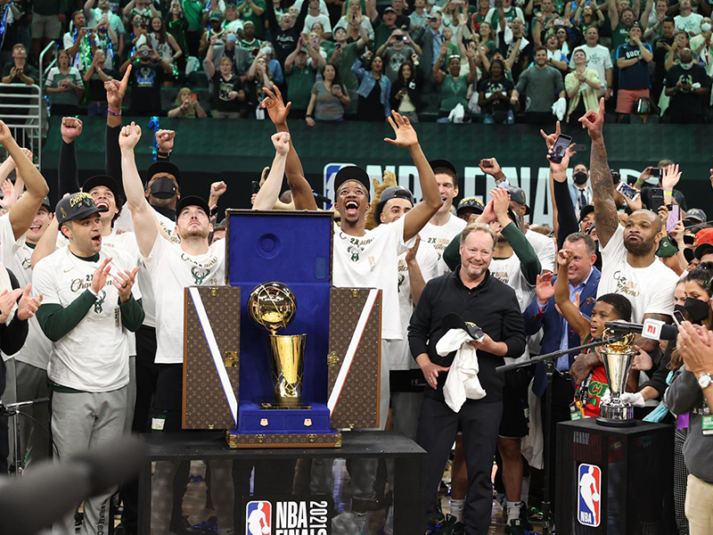 لويس فويتون تطلق أول حقيبة فاخرة في العالم لحمل كأس الـ NBA